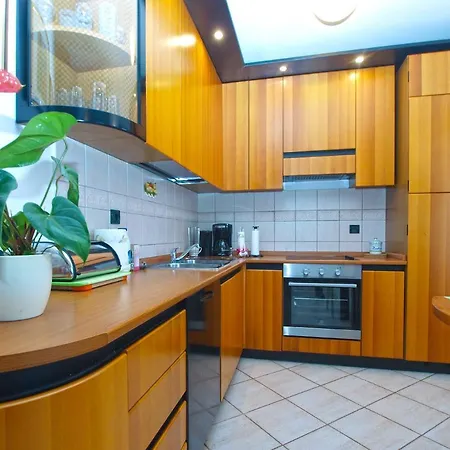 Roberto 1988 Apartment Porec