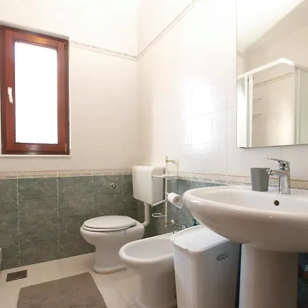Roberto 1988 Apartment